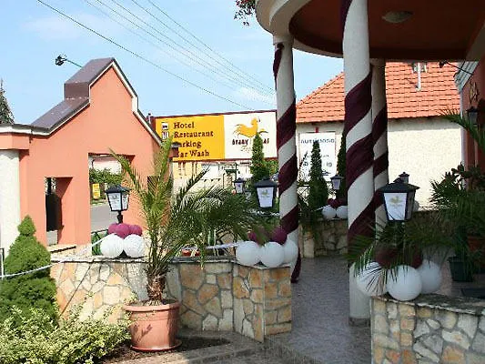 Arany Kakas Fogado Petervasara